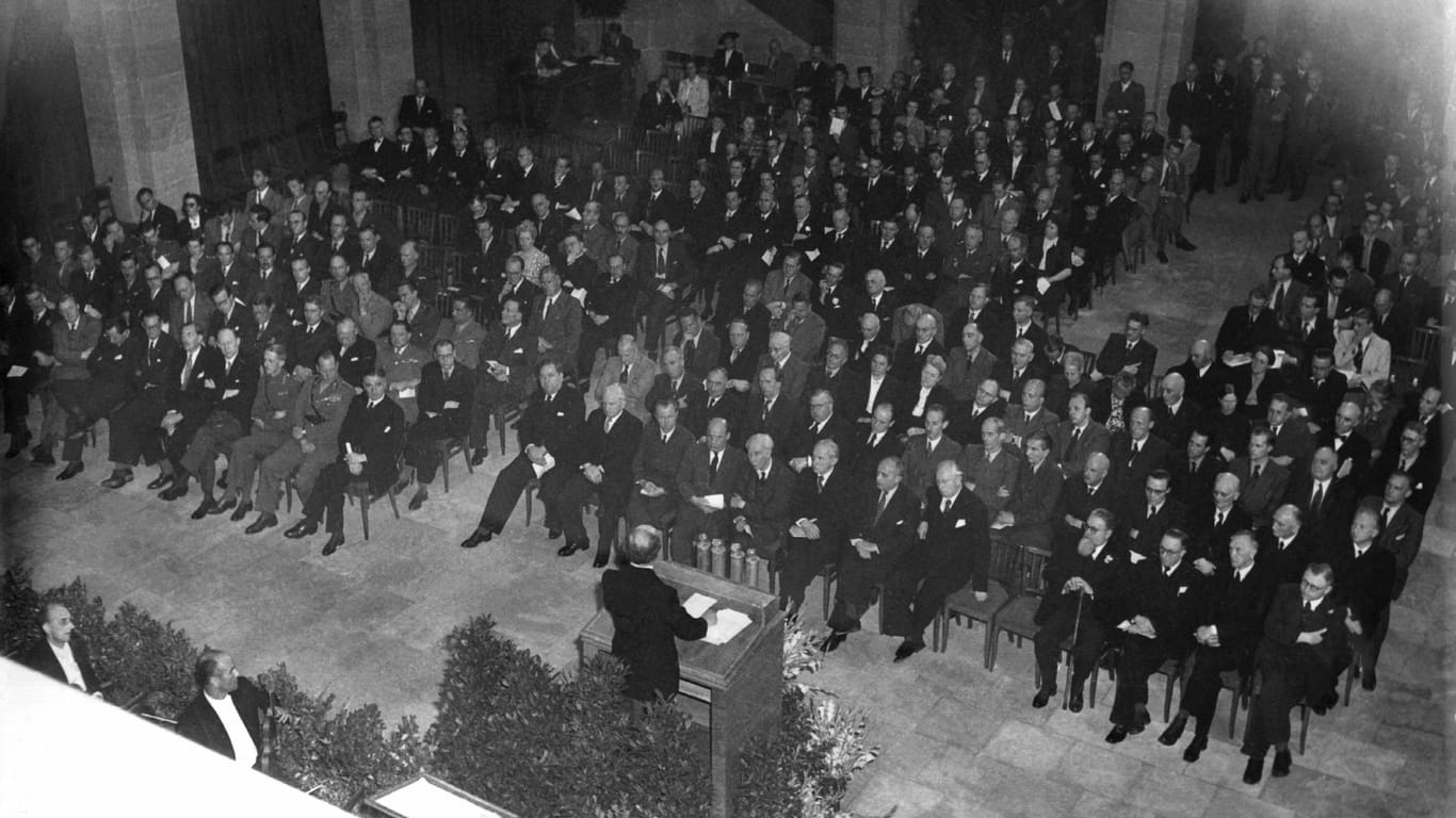 Erste Sitzung des Parlamentarischen Rates am 1.9.1948 in Bonn.