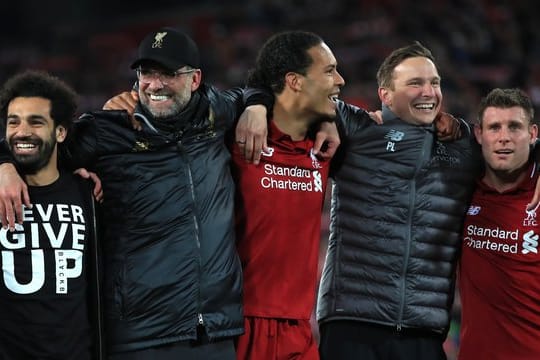 Liverpools Trainer Jürgen Klopp (2.