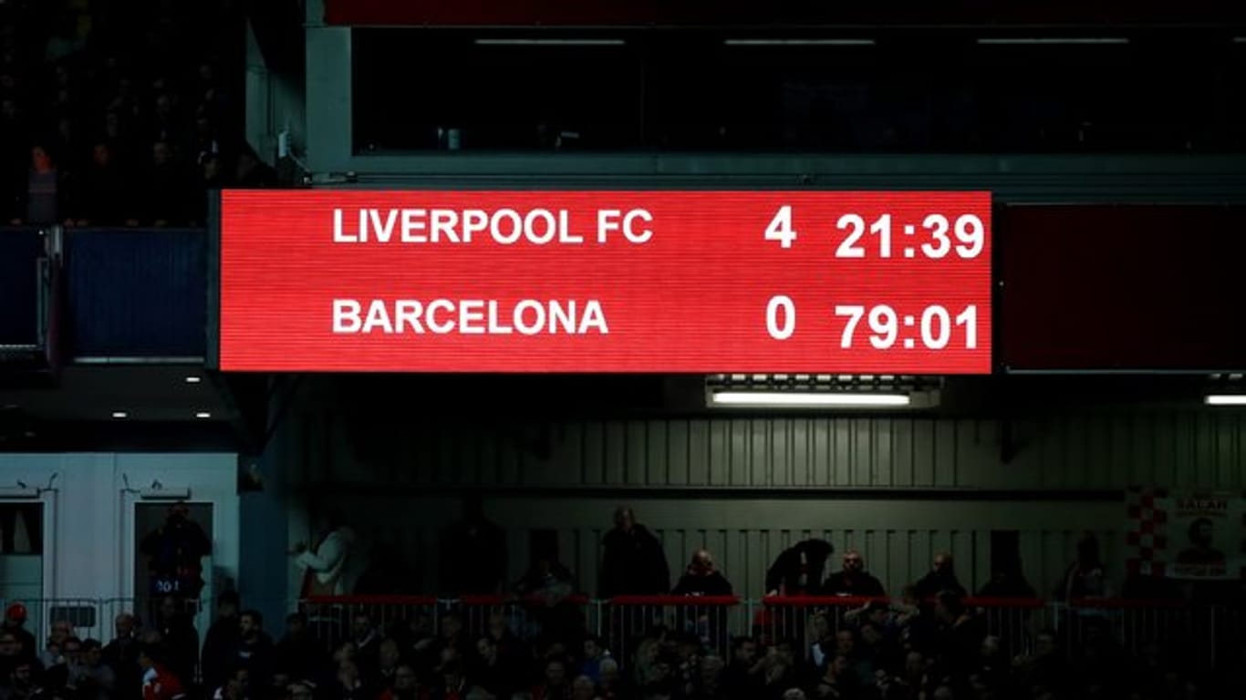 Halbfinale-Rückspiel im Anfield Stadium: Die Anzeigetafel zeigt den Spielstand 4:0 für den FC Liverpool gegen Barcelona.