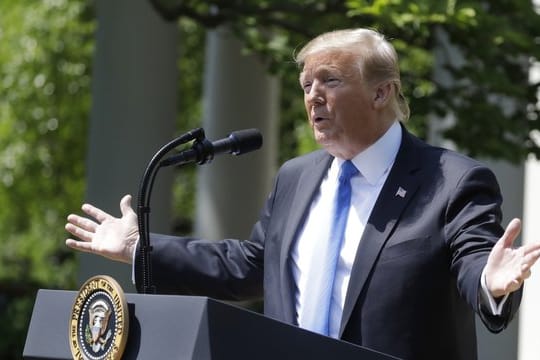 US-Präsident Donald Trump spricht bei einer Veranstaltung im Rosengarten des Weißen Hauses.