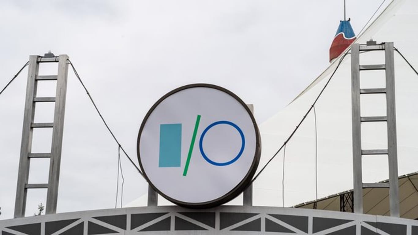 Das Logo der Entwicklerkonferenz Google I/O ist am Shoreline Amphitheater in der Nähe der Zentrale des Internet-Konzerns in Mountain View zu sehen.