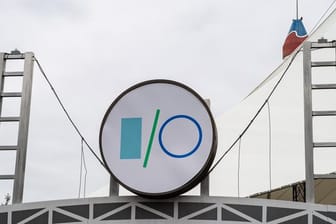 Das Logo der Entwicklerkonferenz Google I/O ist am Shoreline Amphitheater in der Nähe der Zentrale des Internet-Konzerns in Mountain View zu sehen.