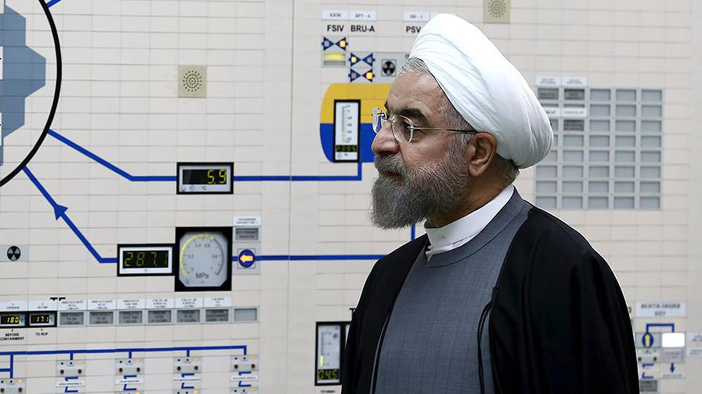 Irans Präsident Hassan Ruhani besucht das Atomkraftwerk Buschehr. Zum Jahrestag des US-Ausstiegs aus dem internationalen Atomabkommen mit dem Iran hat der iranische Präsident Ruhani einen Teilausstieg seines Landes aus dem Deal bekannt gegeben.