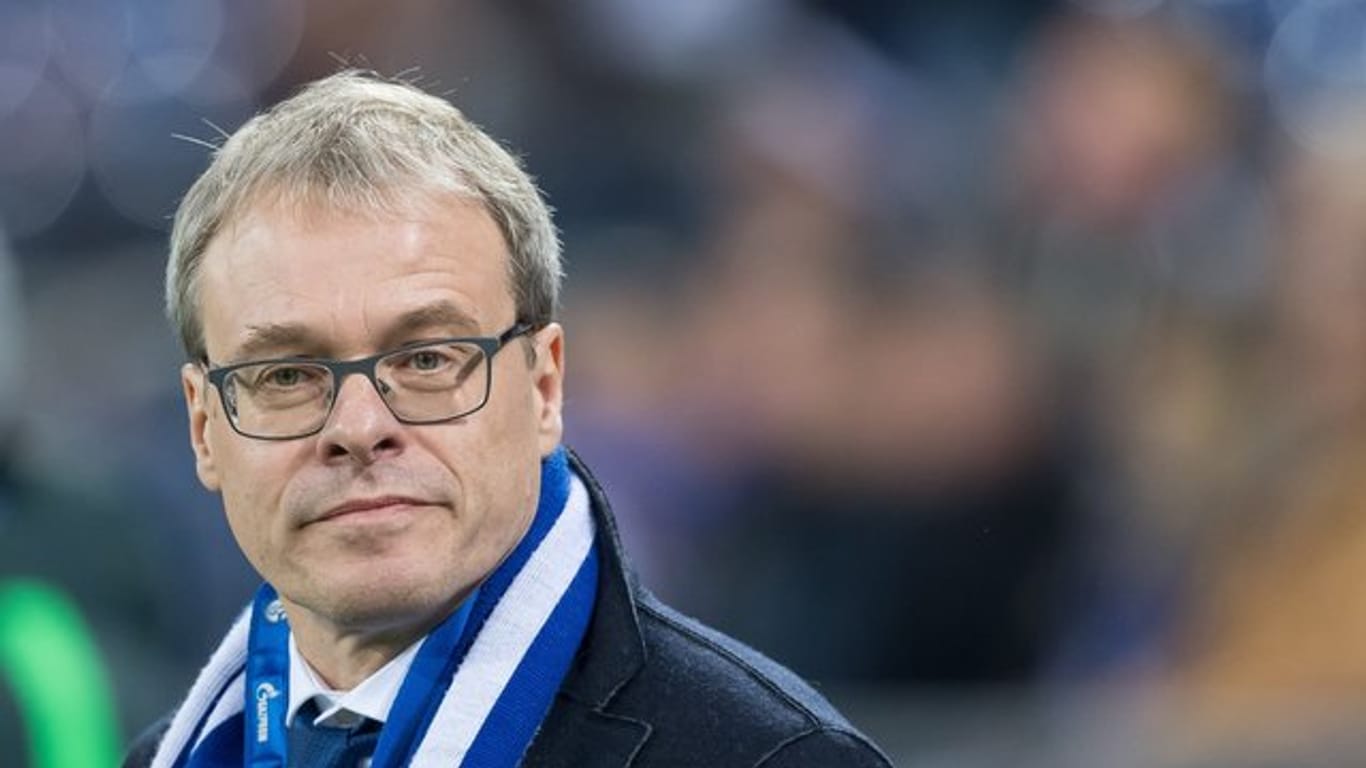 Schalkes Vorstand Peter Peters schlägt eine Ausgliederung des Schiedsrichterwesens vor.