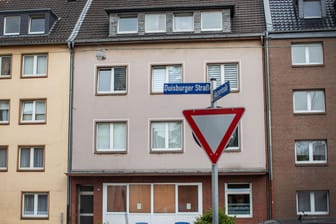 Razzia in Oberhausen: Die Polizei hat acht verdächtige Personen verhaftet.