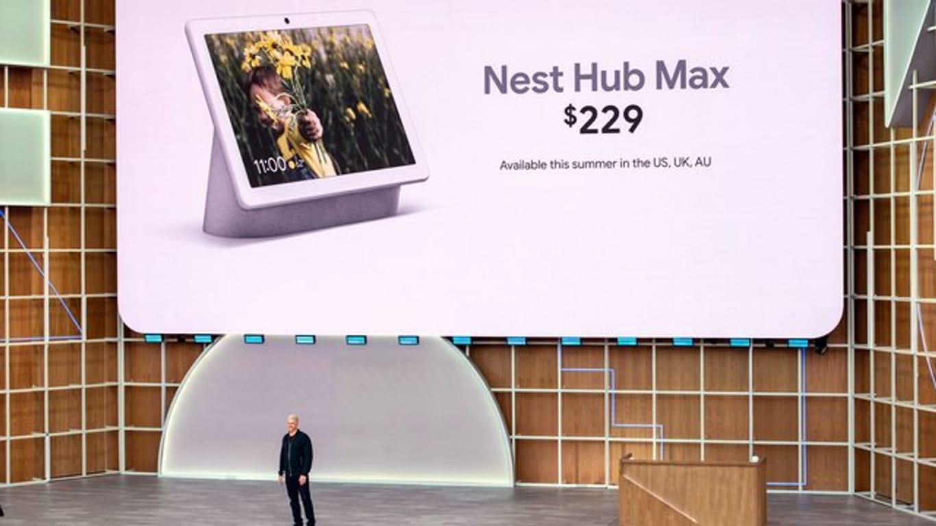 Googles Hardware-Chef Rick Osterloh stellt den smarten Lautsprecher Nest Hub Max vor.