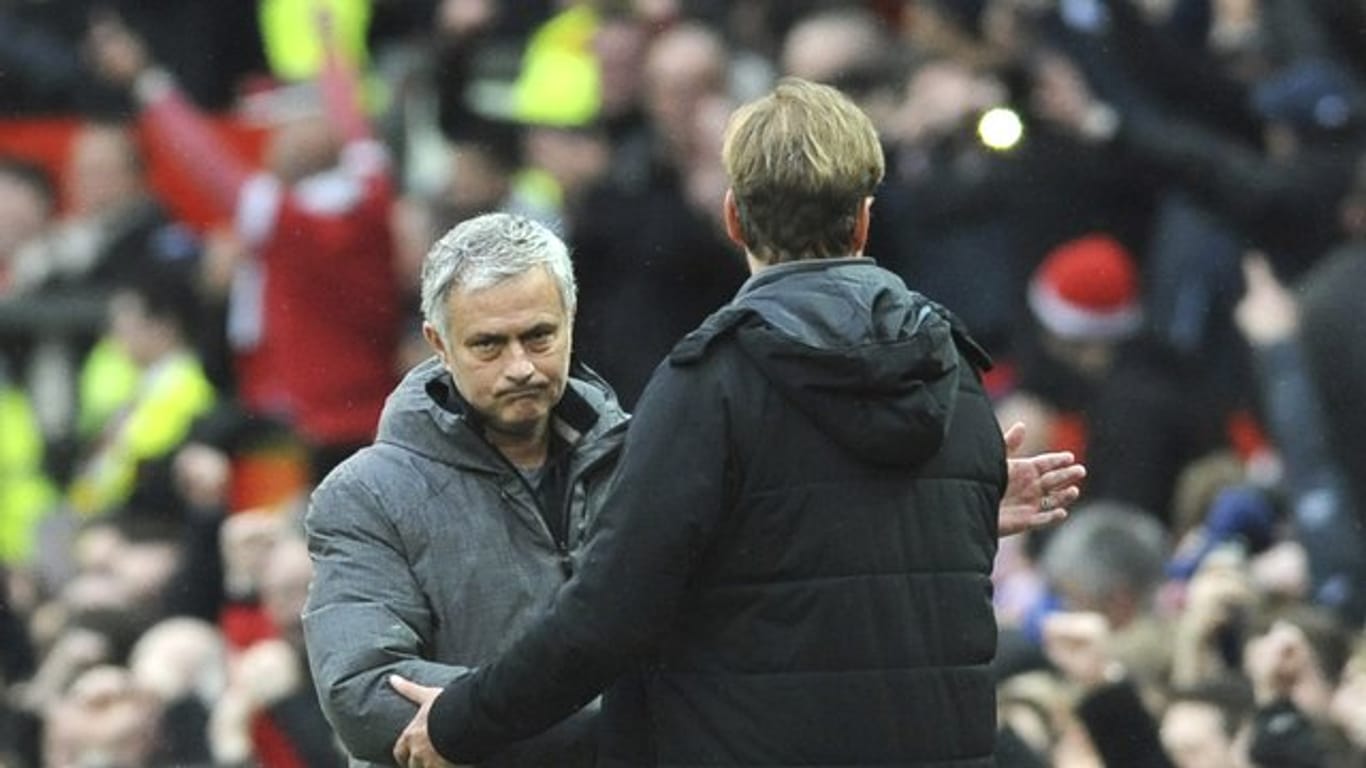 Jose Mourinho beim Handschlag mit Jürgen Klopp.