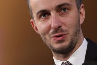 Jan Böhmermann: Der Satiriker holt zum Rundumschlag gegen Österreich aus und kritisiert den Umgang mit Rechten.