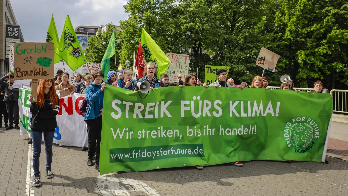 Streiken fürs Klima (Archivbild): Zur EU-Wahl plant die Klimaschutzbewegung Fridays for Future einen weiteren internationalen Protesttag.