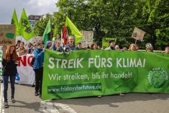 Streiken fürs Klima (Archivbild): Zur EU-Wahl plant die Klimaschutzbewegung Fridays for Future einen weiteren internationalen Protesttag.