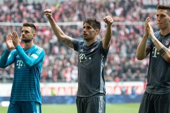 Droht dem FC Bayern im Saisonendspurt auszufallen: Javi Martínez (M).