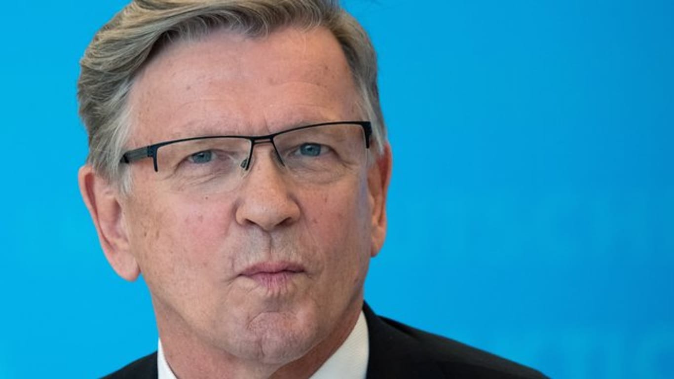 Otten ist der dritte AfD-Kandidat, der bei der Wahl zum Bundestagsvizepräsidenten durchgefallen ist.