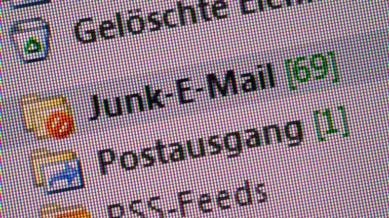 Der Ordner "Junk-E-Mail" in einem Postfach: Derzeit verschicken Bundesbehörden unfreiwillig Spam-E-Mails. (Symbolbild)