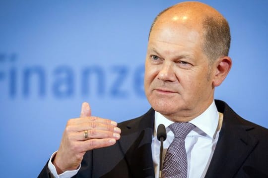 Olaf Scholz (SPD) legt die Ergebnisse der neuen deutschen Steuerschätzung vor.