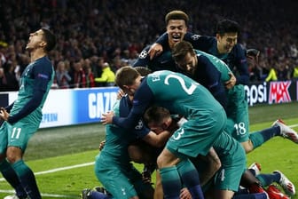 Die Spieler von Tottenham Hotspur feiern den allesentscheidenden Treffer von Lucas Moura zum 3:2 gegen Ajax Amsterdam.