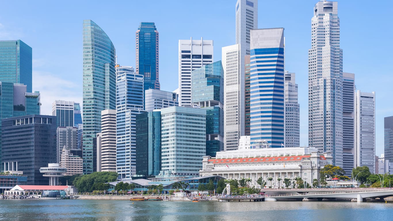 Blick auf die Skyline von Singapur: Der Staat hat ein Gesetz gegen Online-Falschmeldungen verabschiedet.