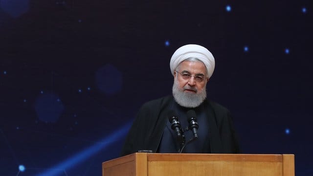 Irans Präsident Ruhani fordert eine Aufhebung der Sanktionen. Irans Präsident Ruhani fordert eine Aufhebung der Sanktionen.