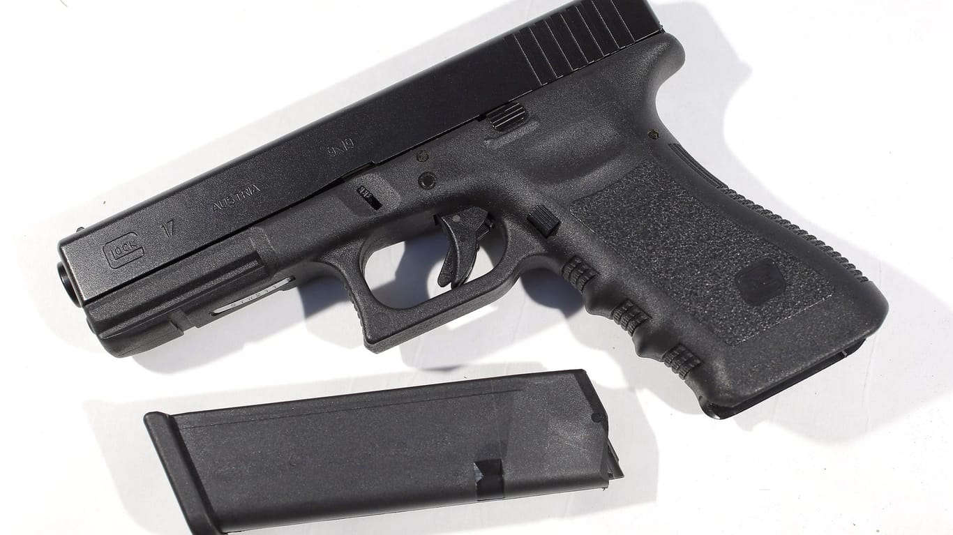 Die "Glock17": So eine Dienstpistole ging einem Personenschützer für Ex-Bundespräsidenten in einem Hotel verloren.