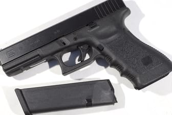 Die "Glock17": So eine Dienstpistole ging einem Personenschützer für Ex-Bundespräsidenten in einem Hotel verloren.