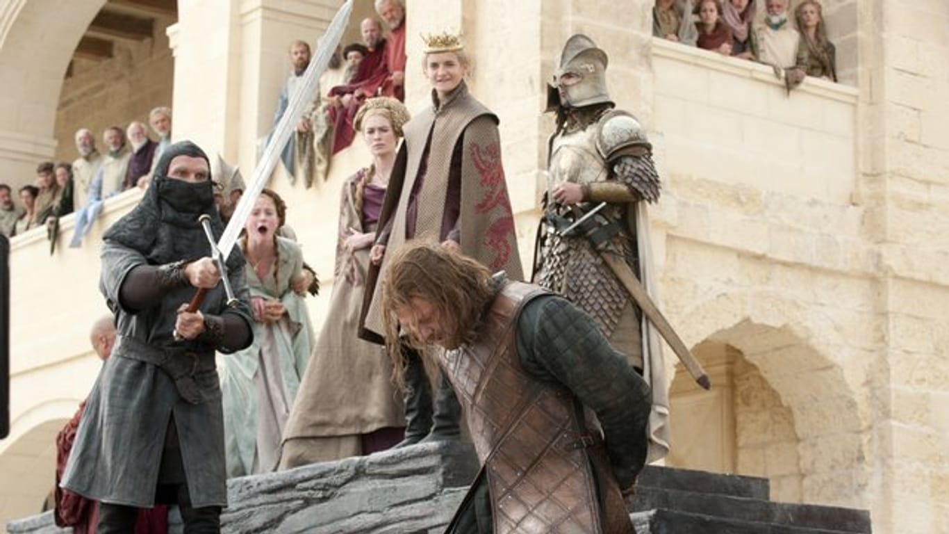 Lieber gemeinsam leiden: Harte Szenen bei Game of Thrones, wie die Enthauptung von Ned Stark, schaut man lieber in der Gruppe.