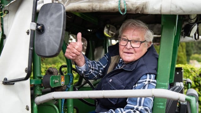 Winfried Langner will mit seinem Trecker "Robert" nach Schottland.