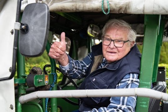 Winfried Langner will mit seinem Trecker "Robert" nach Schottland.