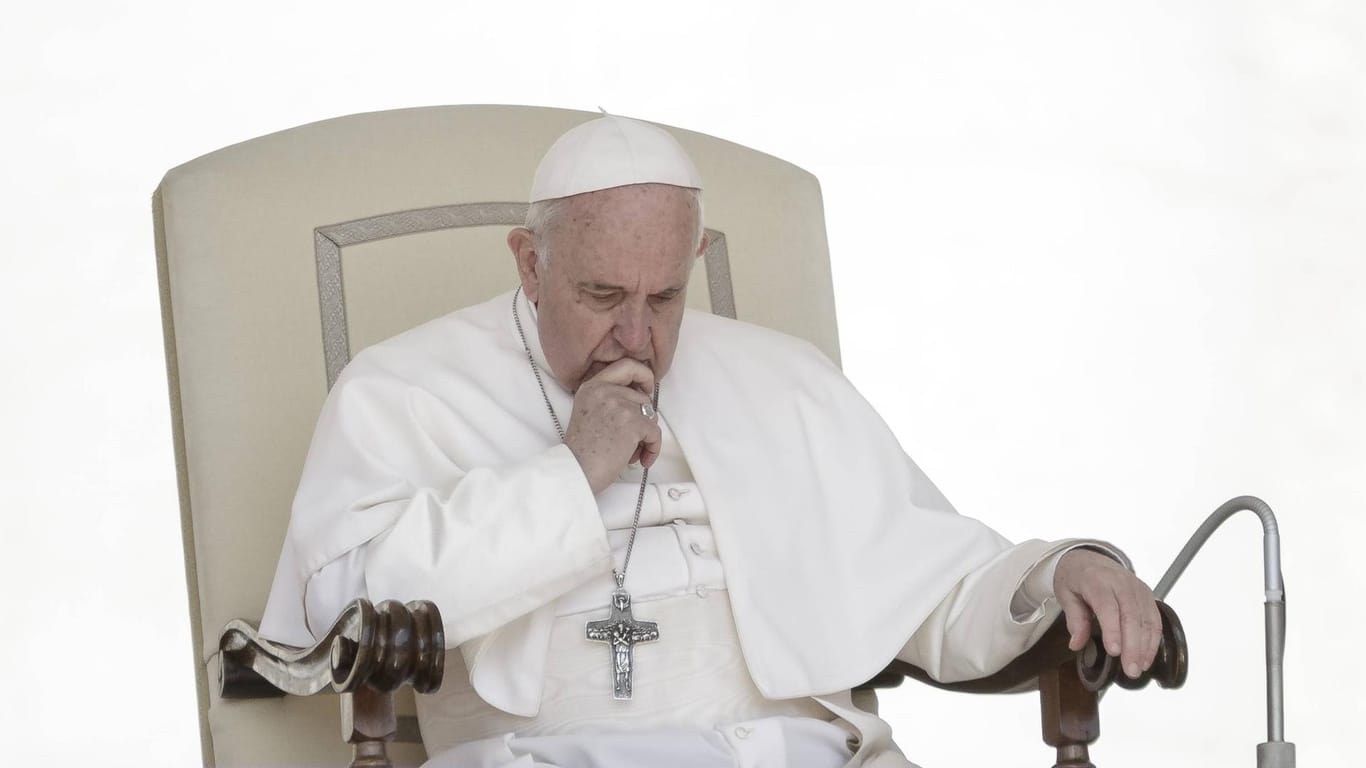 Ein nachdenklicher Papst: Er hat für die gesamte katholische Kirche eine Meldepflicht für Fälle sexuellen Missbrauchs erlassen.
