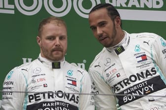 Aus Teamkollegen könnten Teamrivalen werden: Valtteri Bottas (links) und Lewis Hamilton.