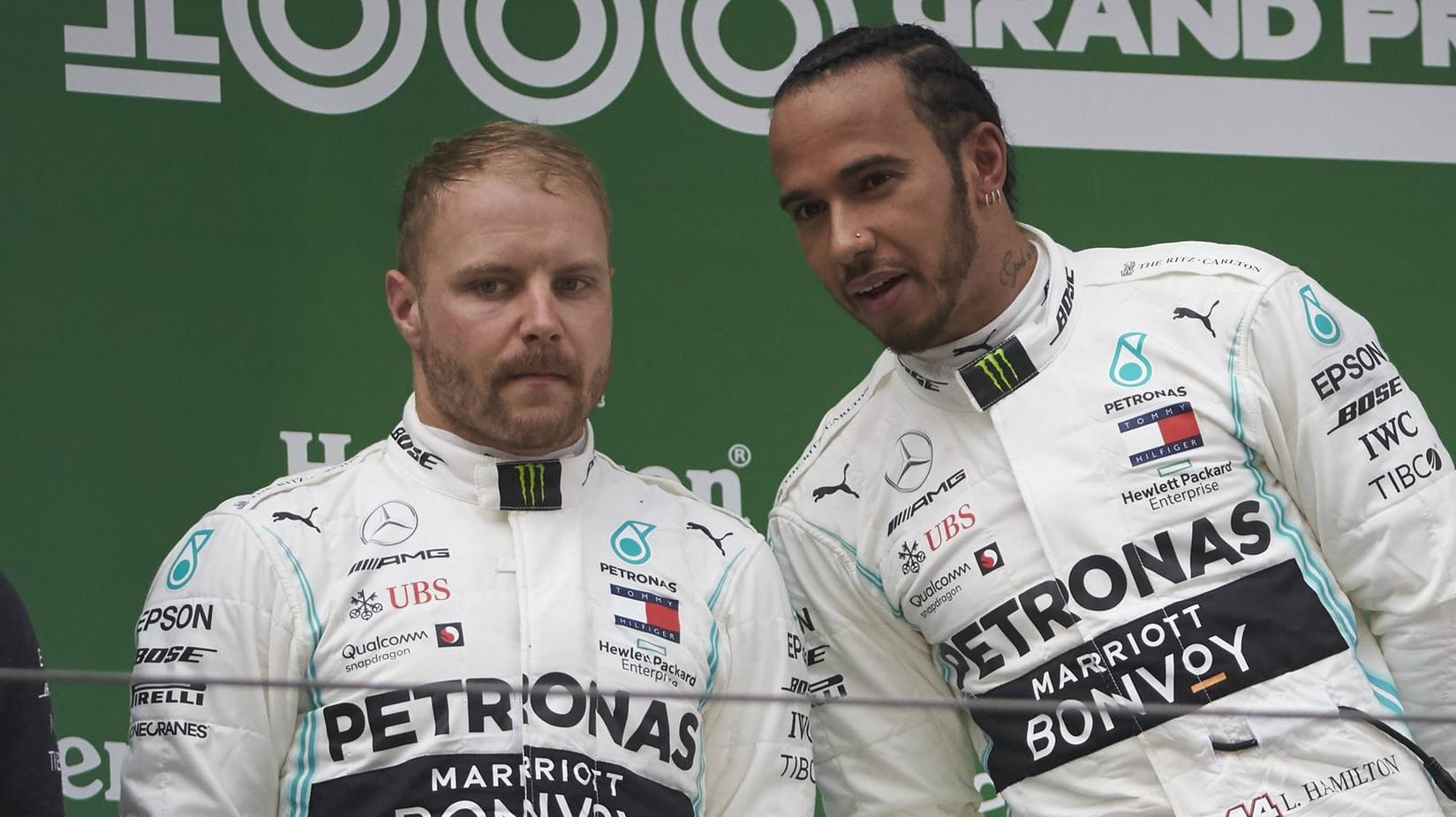 Aus Teamkollegen könnten Teamrivalen werden: Valtteri Bottas (links) und Lewis Hamilton.