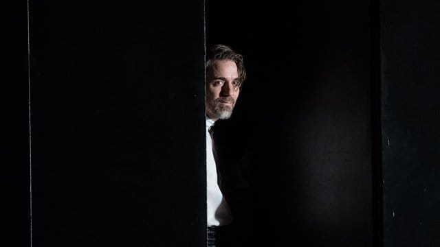 Der Schauspieler Jens Harzer steht auf der Bühne des Thalia Theaters in Hamburg. Der Schauspieler Jens Harzer steht auf der Bühne des Thalia Theaters in Hamburg.
