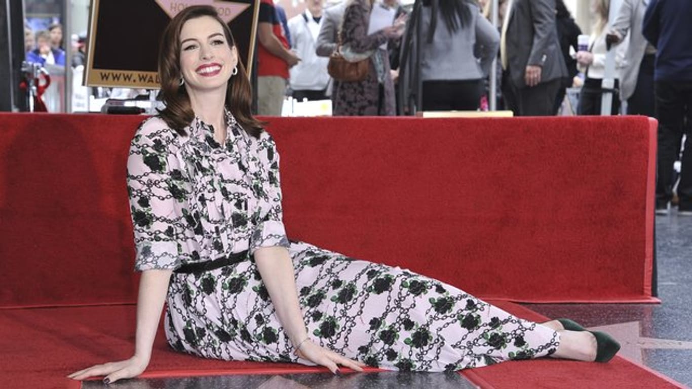 Anne Hathaway hat ihren Stern auf dem Hollywood Walk of Fame.