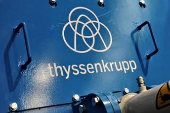 Logo von Thyssenkrupp: Der Konzern entstand aus der Fusion der Friedrich Krupp AG Hoesch-Krupp mit der Thyssen AG.