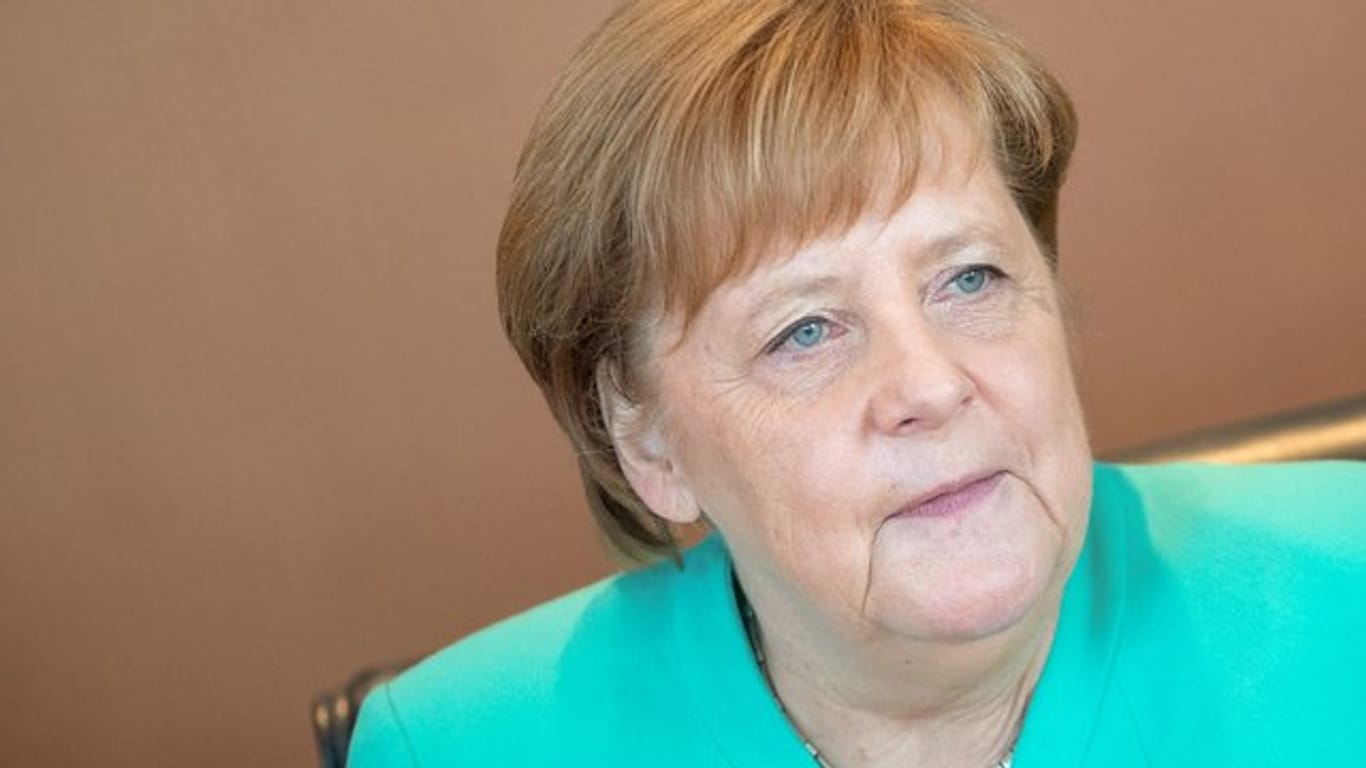 Angela Merkel bleibt unter den zehn wichtigsten Politikern weiter die beliebteste.