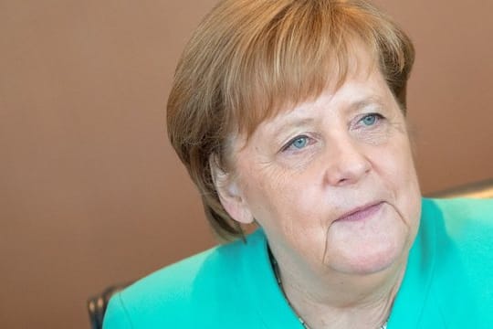 Angela Merkel bleibt unter den zehn wichtigsten Politikern weiter die beliebteste.