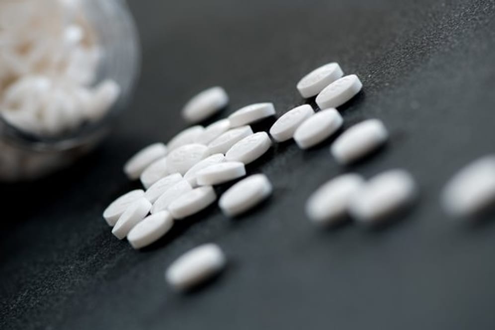 Schmerztabletten: Für viele Menschen Alltag - übertreiben sollte man es damit aber nicht.