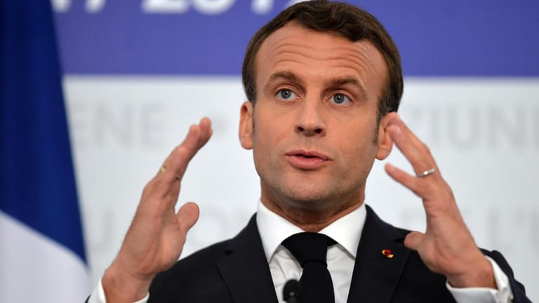 Emmanuel Macron: Der französische Präsident hat seine Beliebtheitswerte halbiert.
