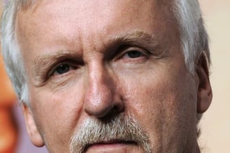 Hollywood-Regisseur James Cameron hat dem "Avengers"-Team gratuliert.