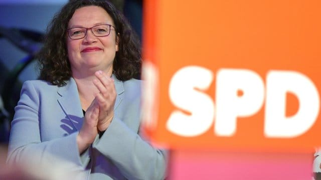 Eine vollständige Soli-Abschaffung würde den Bundeshaushalt laut Andrea Nahles mit zusätzlichen 10 Milliarden Euro belasten.