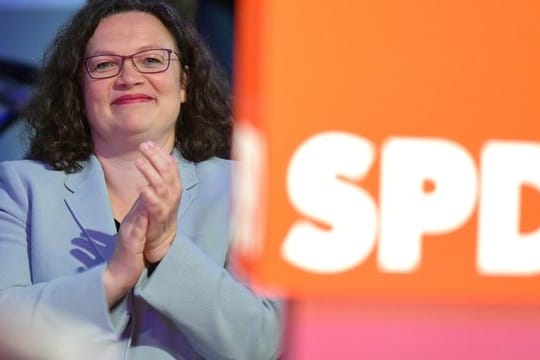 Eine vollständige Soli-Abschaffung würde den Bundeshaushalt laut Andrea Nahles mit zusätzlichen 10 Milliarden Euro belasten.