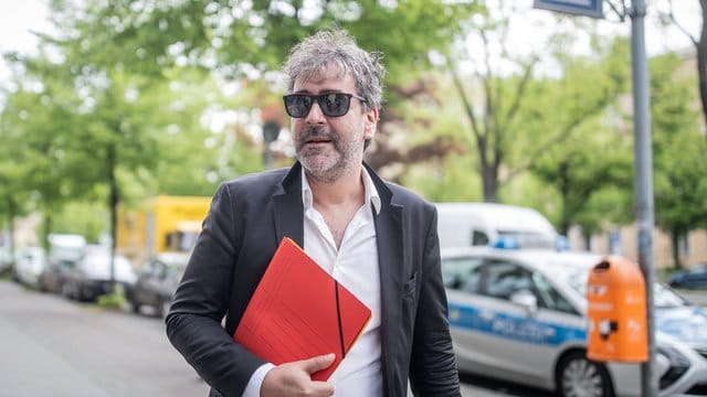 "Welt"-Korrespondent Deniz Yücel macht Erdogan für die Folter, der er ausgesetzt war, verantwortlich. "Welt"-Korrespondent Deniz Yücel macht Erdogan für die Folter, der er ausgesetzt war, verantwortlich.