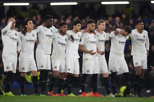 Eintracht Frankfurt sind vier Clubs auf den Fersen, die auch in die Champions League streben.