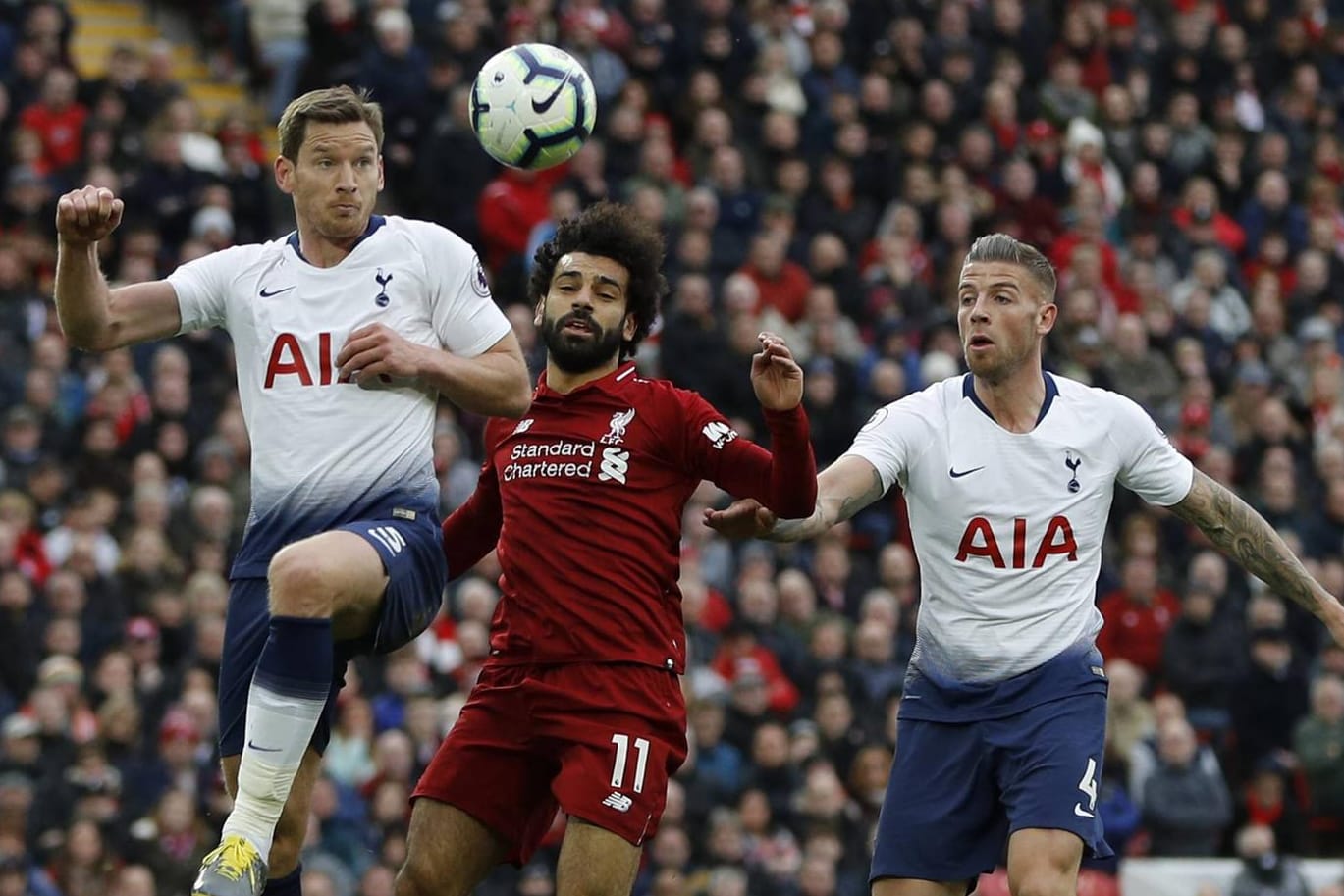 Tottenham (weiß) und Liverpool kennen sich aus der Premier League. Im Juni stehen sich die beiden Teams im Champions-League-Finale gegenüber.