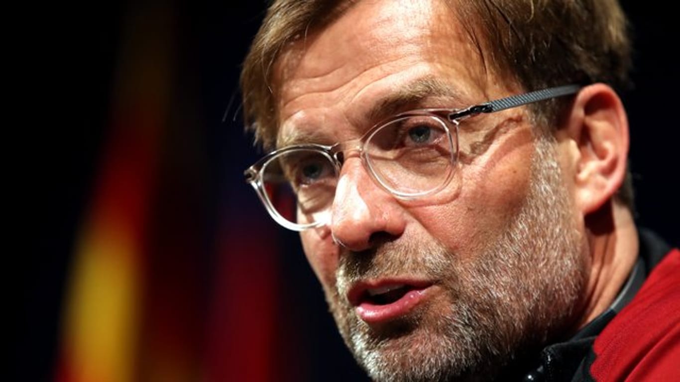 Für Trainer Jürgen Klopp und den FC Liverpool kommt es in der Premier League zum Fernduell mit Manchester City um die Meisterschaft.