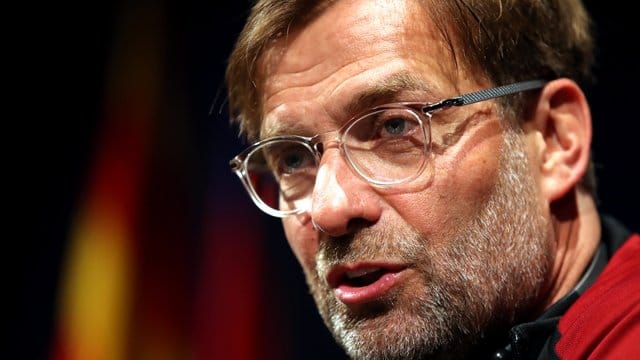 Für Trainer Jürgen Klopp und den FC Liverpool kommt es in der Premier League zum Fernduell mit Manchester City um die Meisterschaft. Für Trainer Jürgen Klopp und den FC Liverpool kommt es in der Premier League zum Fernduell mit Manchester City um die Meisterschaft.