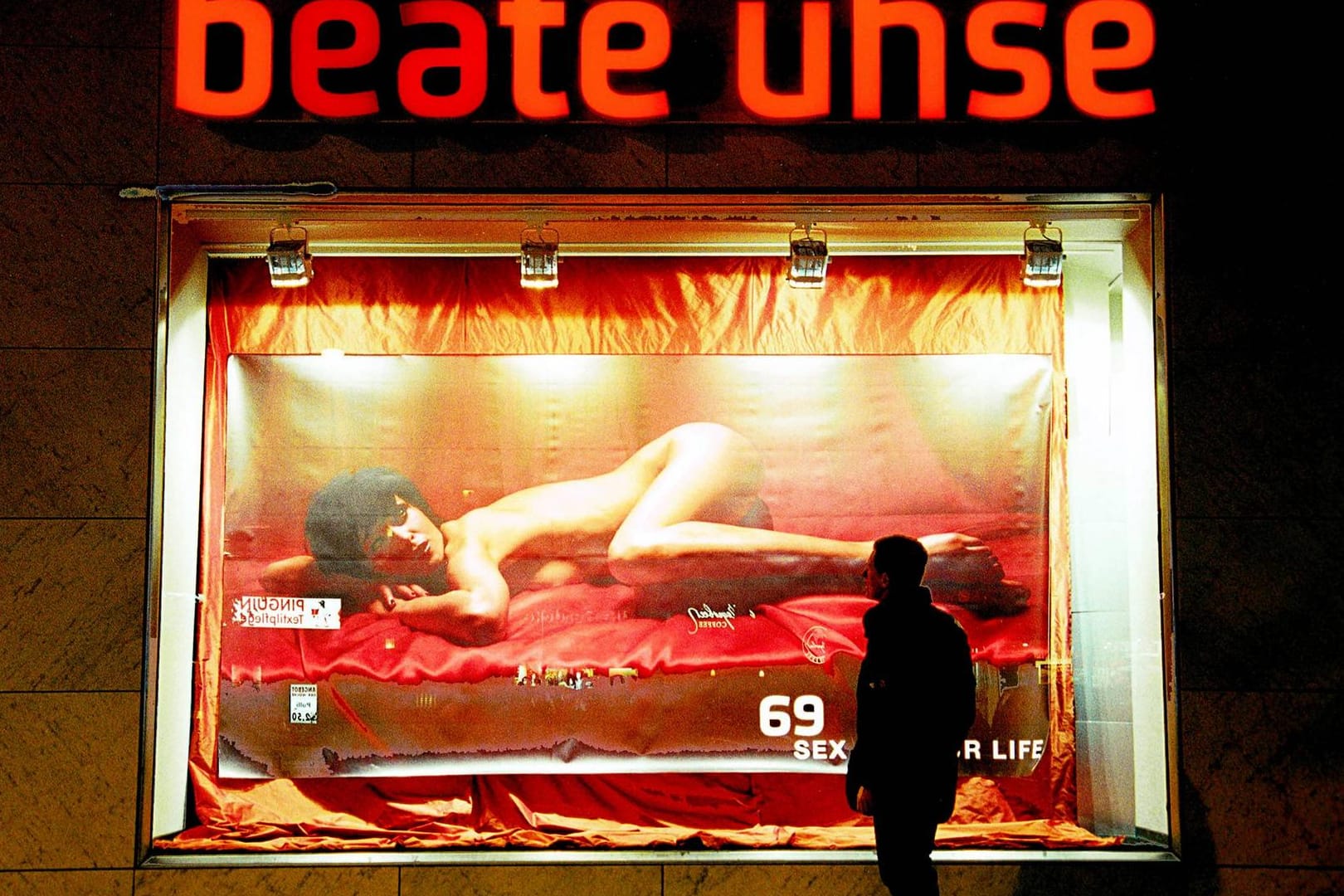 Sex-Shop: Die Erotikfachgeschäfte von Beate Uhse verkauften viele Jahre neben Dessous auch Stimulierungshilfen wie Vibratoren.