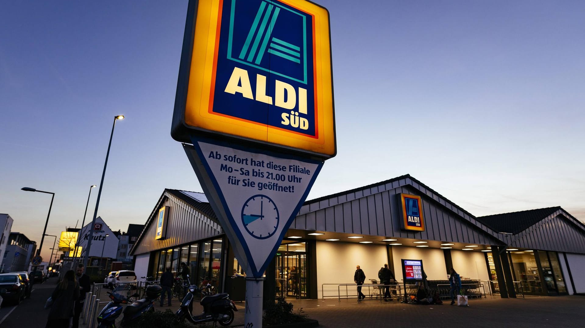 Aldi-Filiale: Der Lebensmitteldiscounter hat seine neuen Smartphone-Tarife vorgestellt.