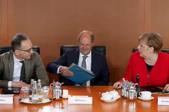 Heiko Maas, Olaf Scholz und Angela Merkel: In der Groko wird nun um das Geld für Prestigeprojekte gefeilscht.