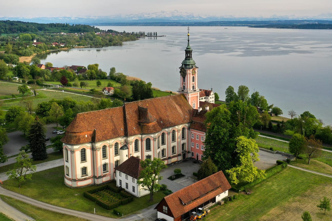 Die Wallfahrtskirche Birnau liegt bei Uhldingen-Mühlhofen am Bodensee.