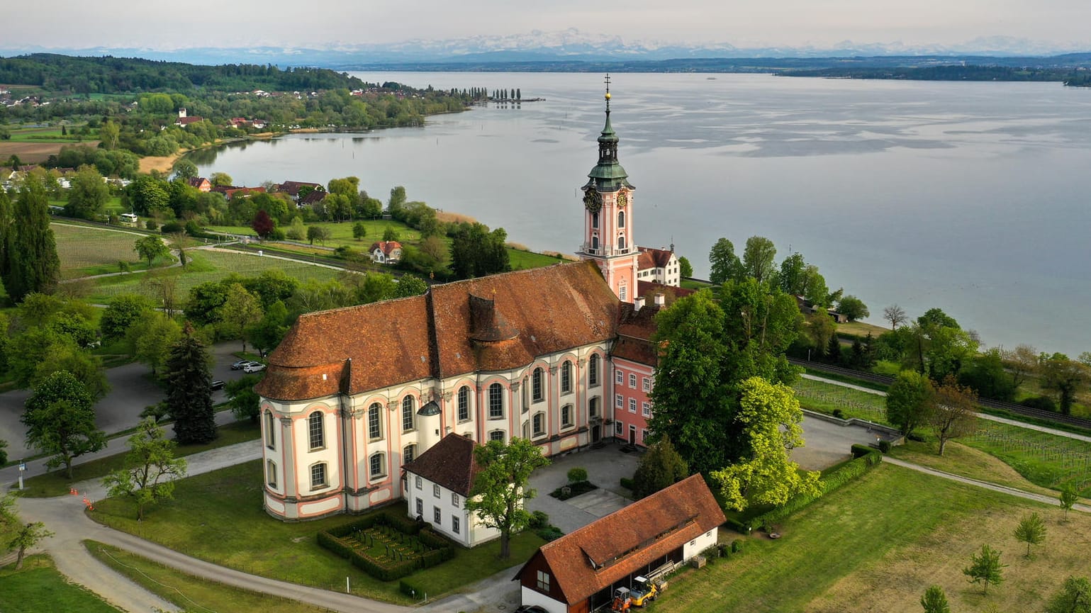 Die Wallfahrtskirche Birnau liegt bei Uhldingen-Mühlhofen am Bodensee.