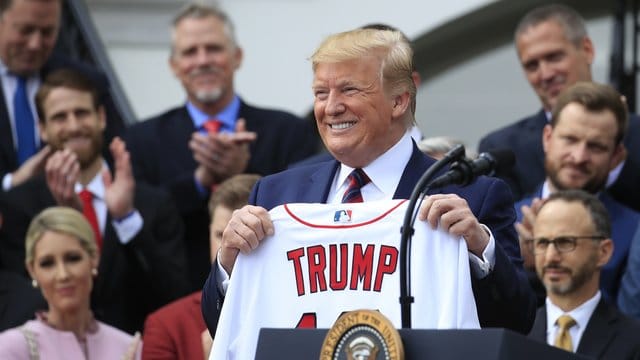 Die Demokraten haben formell die Steuererklärungen von Trump und mehrerer seiner Firmen für die Steuerjahre 2013 bis 2018 angefordert - das Weiße Haus wies die Forderung zurück.